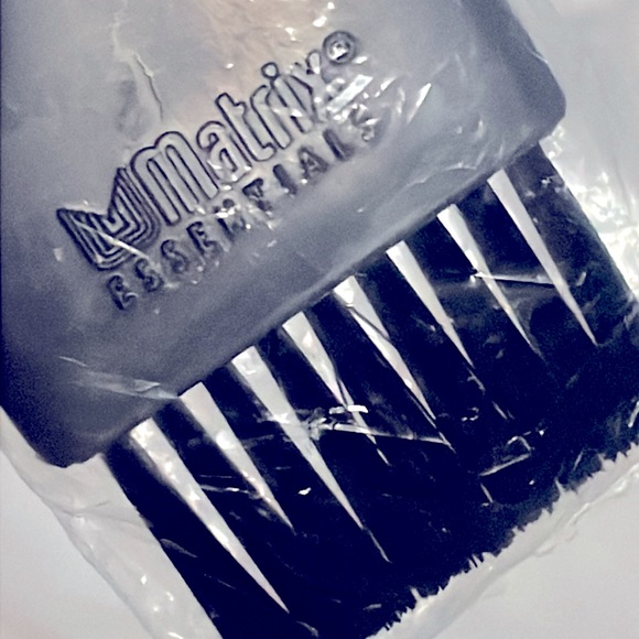 Matrix Essentials Small Tint Brush - Picture 1 of 2